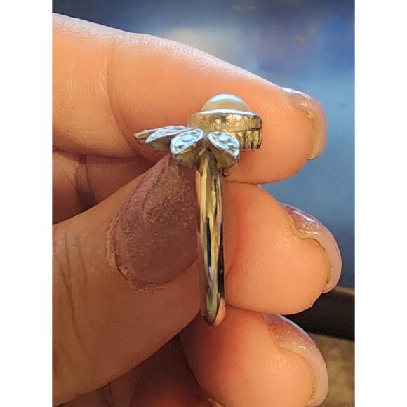 Vintage Avon Faux Pearl Silver Tone Ring - Size 5 US - Picture 3 of 4